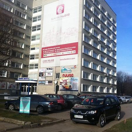 Molodizhniy Hostel Lviv Buitenkant foto