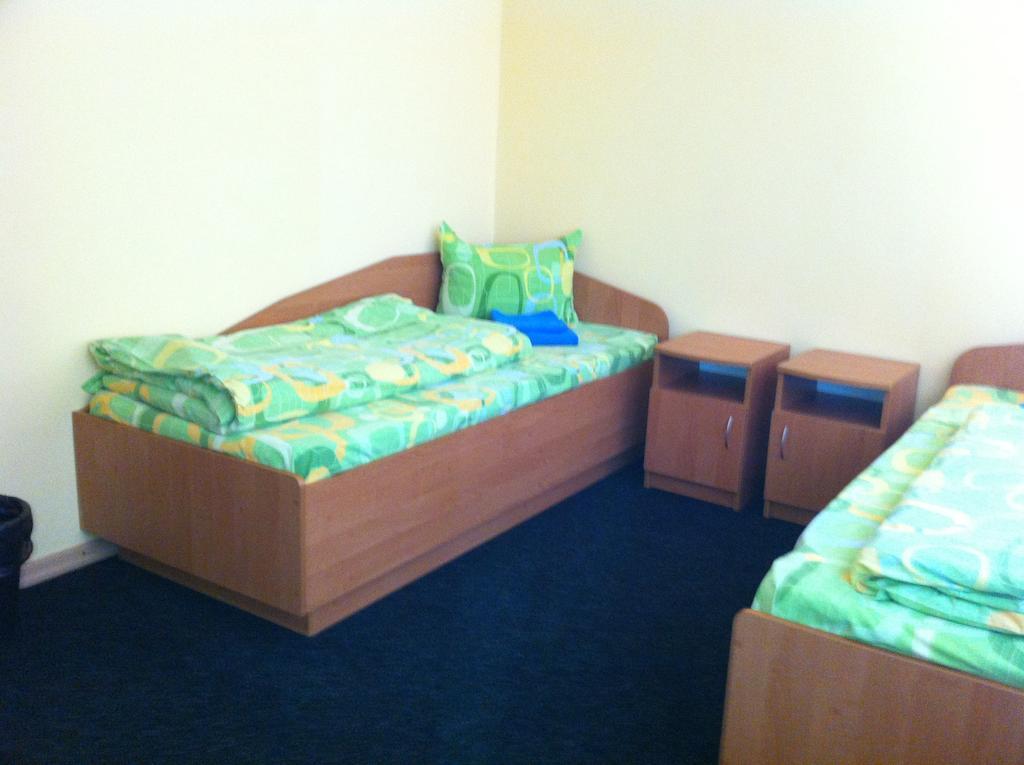 Molodizhniy Hostel Lviv Buitenkant foto